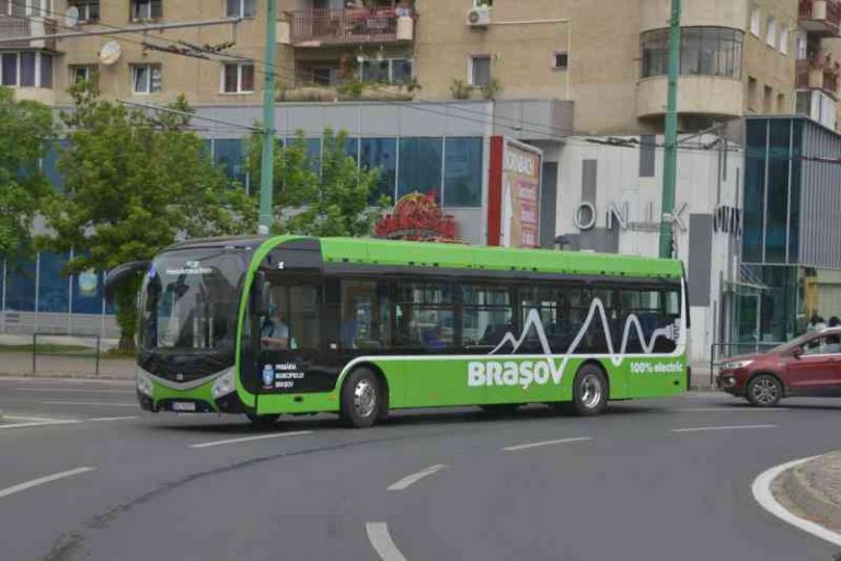 Ratbv A Pus în Circulație Primul Autobuz Electric și Două Troleibuze Solaris Știri Din Brașov